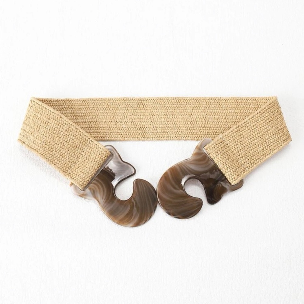 Symmetrical buckle straw belt